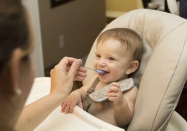 Bebeklerde Ek Gıdaya Geçiş